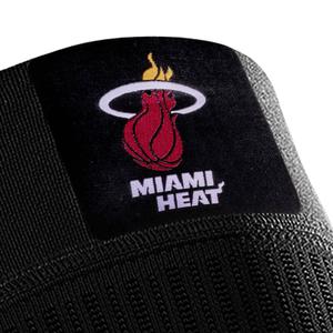 product/b/a/bauerfeind_4057532552046_miami-heat-black_2.jpg