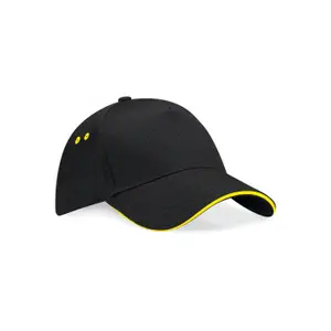 5-panel cap with contrasting color sandwich Beechfield Ultimate image-0