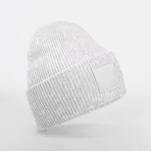 Gorro com dobra larga e patch tom sobre tom Beechfield image-0