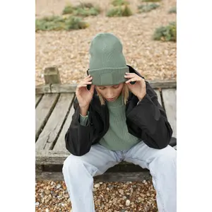 Gorro com dobra larga e patch tom sobre tom Beechfield image-1