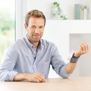 Medidor de tensão arterial de pulso com função de voz Beurer BC 21 image-1