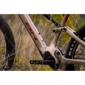 Elektrisches Mountainbike BH Bikes IRace Carbon 7.7 image-3