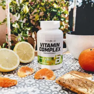 Complemento alimenticio tarro 60 cápsulas Biotech USA Vitamin Complex image-1