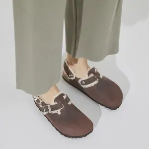 Zuecos para mujer Birkenstock Tokio Shearling Oiled Leather image-4