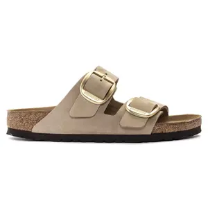 1023957-1024064-pantoletten-f-r-damen-birkenstock-arizona-big-buckle-nubuck-leather-sandcastle