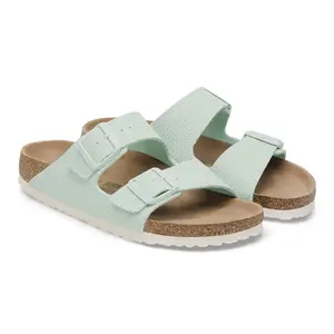 Chinelos de mulher Birkenstock Arizona Rivet Logo image-3