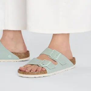 Chinelos de mulher Birkenstock Arizona Rivet Logo image-1