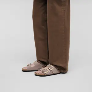 Leather sandals with a large buckle for women Birkenstock Arizona image-1