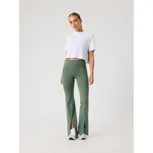 Women's oversized cropped T-shirt Björn Borg Studio image-2