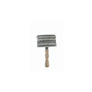 311034-fyrkantig-hastborste-i-metall-borstiq-silver-beige-tu