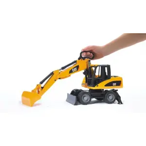Car games with excavator Bruder Caterpillar CAT image-2