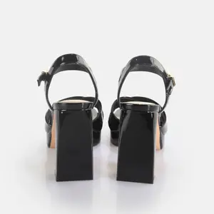 Sandalias de cuña para mujer Buffalo Cherry Cross image-2