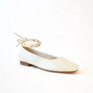 Ballerinas com Cravos Dourados Creme Mulher Camia image-1