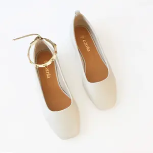 Ballerinas com Cravos Dourados Creme Mulher Camia image-2