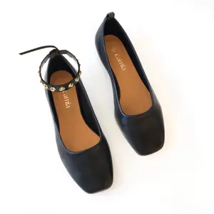 Ballerinas com bracelete de tornozelo com tachas douradas mulher Camia image-2