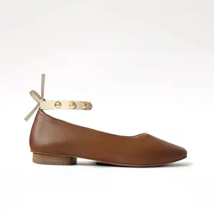 Ballerinas com Cravos Dourados Creme Mulher Camia image-1