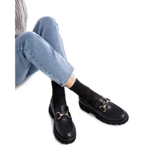 Dames mocassins met decoratieve ketting Carmela image-4