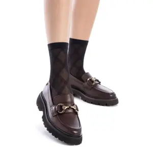 Dames mocassins met decoratieve ketting Carmela image-4