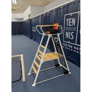 Konkurrencedommerstol i aluminium og træ Carrington image-3