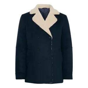 Mantel Casual Friday image-0