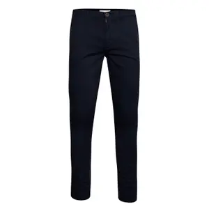 20503448-50479-pantalon-chino-casual-friday-viggo-navy-blazer