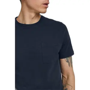 T-Shirt Casual Friday image-4