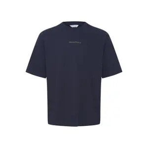 T-Shirt Casual Friday image-0