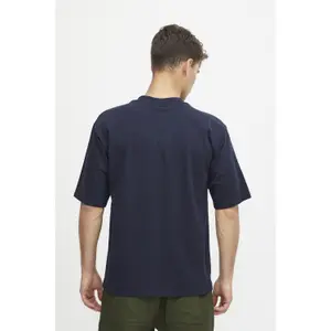 T-Shirt Casual Friday image-3