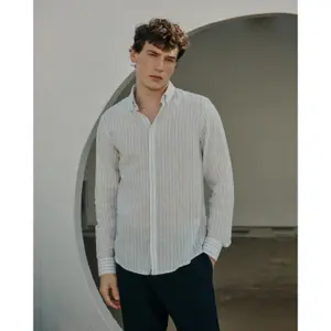 Camisa riscada de mangas longas em linho Casual Friday Anton BD image-4