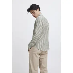 Camisa riscada de mangas longas em linho Casual Friday Anton BD image-6
