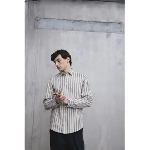Camisa de manga comprida às riscas Casual Friday Alvin Dobby image-4