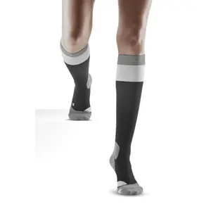 Chaussettes de compression de randonnée en mérinos légères femme CEP Compression image-0