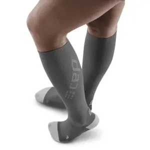 Calcetines de compresión ultraligeros para mujer CEP Compression image-2