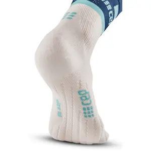 The run socks compression socks, tall v4 CEP Compression image-5