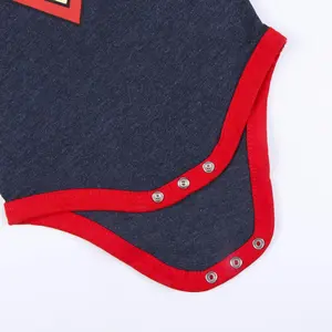 Set body, cape, chaussettes et bavoir bébé garçon Cerda Superman image-4