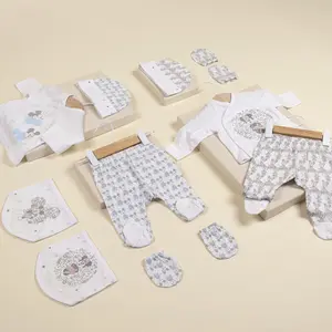 Baby boy top, hat, romper, gant and bib set Cerda Mickey image-6