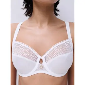 Sehr umhüllender Büstenhalter mit Bügel für Damen Chantelle Intrigue image-3
