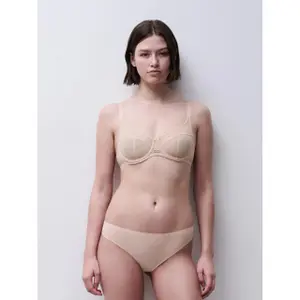 Sehr umhüllender Büstenhalter mit Bügel für Damen Chantelle Origins image-4