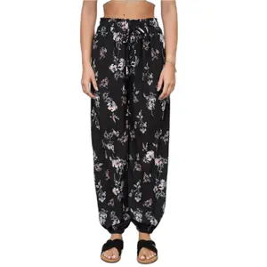 Blumenmuster Damenhose Cloud5ive image-0