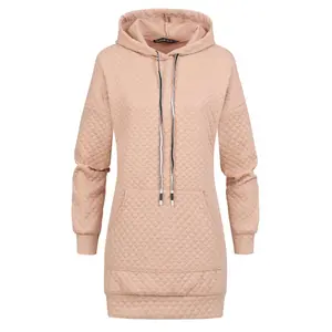 Sweatshirt com capuz para mulher com padrão de diamantes e bolso canguru Cloud5ive image-0