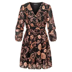 Vestido de gasa con estampado ornamental y escote en pico Cloud5ive image-0