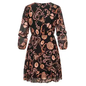 Vestido de gasa con estampado ornamental y escote en pico Cloud5ive image-1