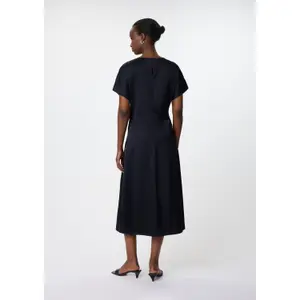 Women's Ruched Satin Midi Dress with Round Neck and Drop Shoulders COMMA image-4