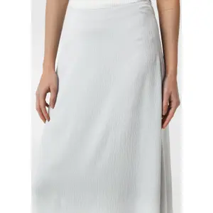 Structured Satin Maxi Skirt Women COMMA image-3