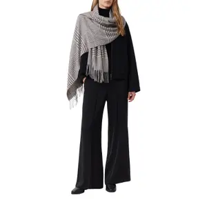 Fringed Scarf with Color Interlacing for Women COMMA image-4