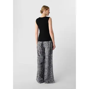 Slim Fit Fine Ribbed Knitted Vest for Women COMMA image-4