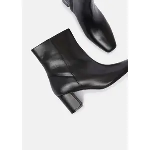 Smooth Cowhide Leather Ankle Boots Women COMMA image-6