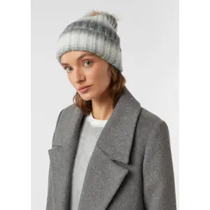 Knitted Beanie with Pom Pom Women COMMA image-5