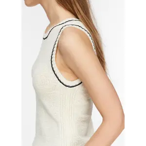 Women's Sleeveless Fine Knit Crew Neck Jumper with Contrasting Details COMMA image-3