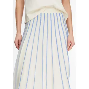 Women’s Textured Stripe Fine Knit Pleated Midi Skirt COMMA image-3